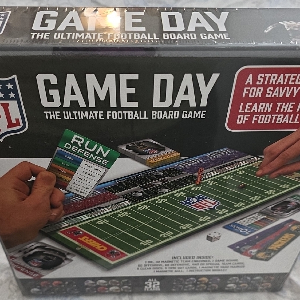 NFL Game Day Strategy Board Game - Green and Black - Picture 3 of 3